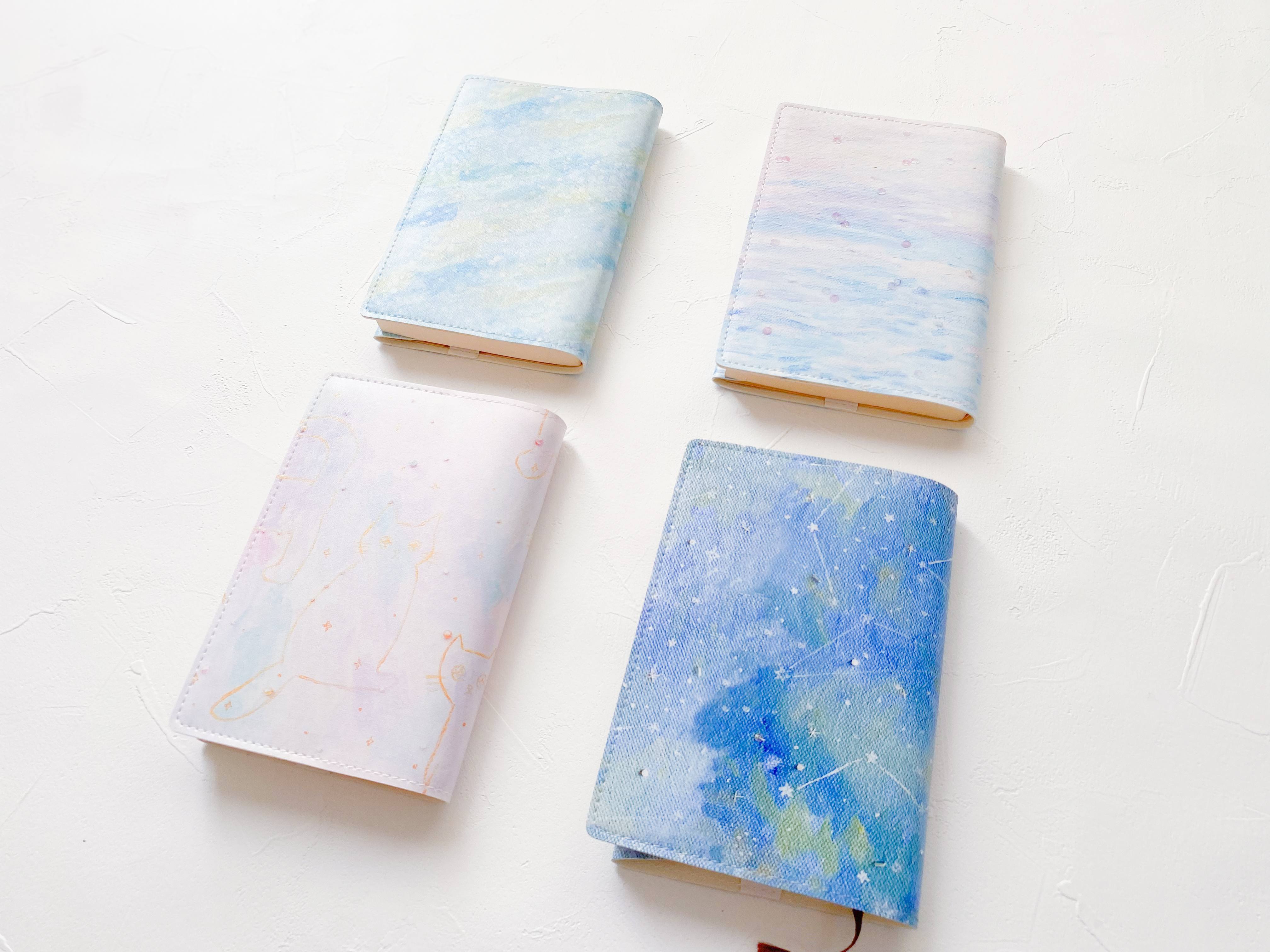 やさしい色のブックカバー・マグカップセット　こんぺいとうの森からの贈りもの